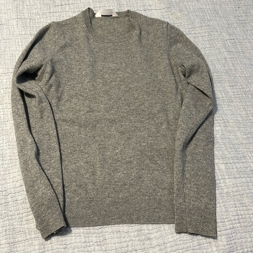 Grey cashmere crew neck from Everlane